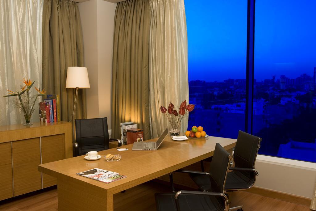 Radisson Blu Suites Gurgaon Esterno foto